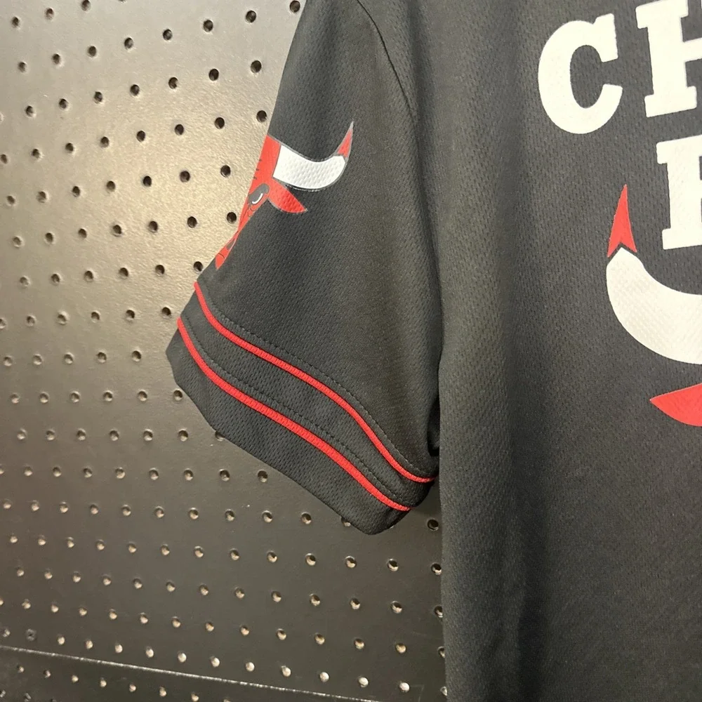 Chicago‎ Bulls Ultra Game Basketball Baseball Button Up Jersey Mens SZ SM Black